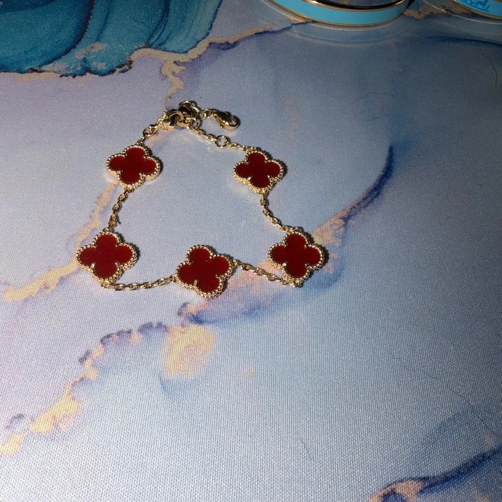 Gold-Tone Bracelet with Red Clover Motifs - Picture 3 of 9